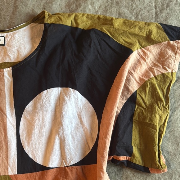 Abstract Patterned Top - Picture 3 of 4